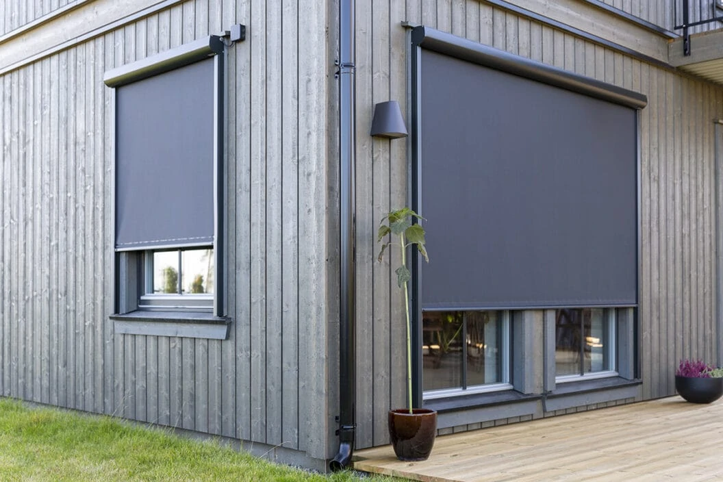 Zip screen som skyddar mot sol och insyn