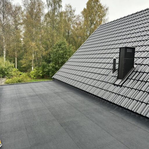 Takbyte och takrenovering i Hovmantorp